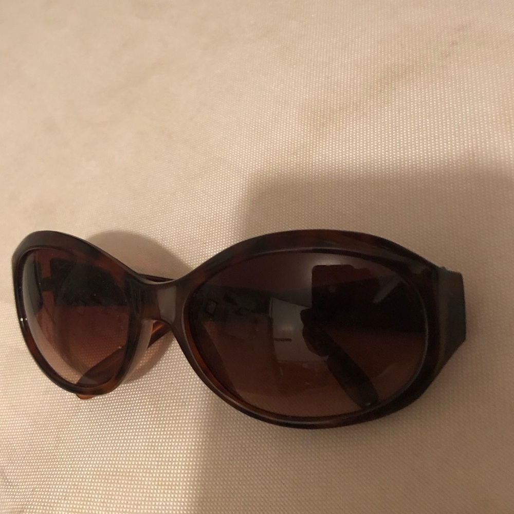 Stylish Brown Tortoise Sunglasses- 94A $9 or 🦋